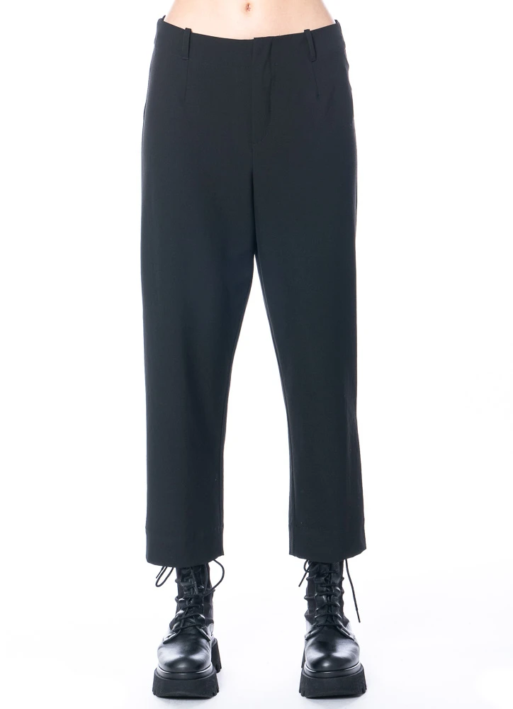 Yukai, Elegante Und Zeitlose Schwarze Hose 7 Yukai, Elegante Und Zeitlose Schwarze Hose – Bild 5